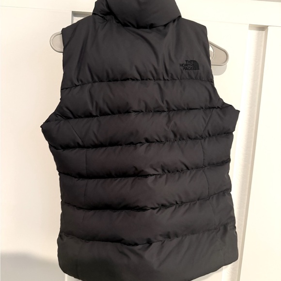Women’s North Face black puffer vest - Picture 4 of 4